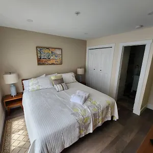 https://classy-comfortable-condo.top-hotels-in-savannah.com
