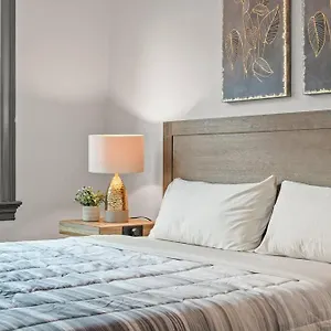 https://luxury-and-stylish-2bedroom-apartment-on-carson-south.hotels-in-pittsburgh.com