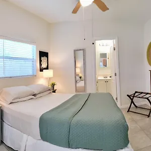https://loft-close-to-downtown-raymond-james-stadium-airport.hotelstampa.org