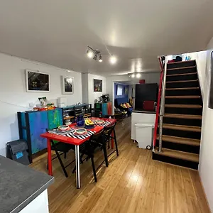 https://unique-artsy-2-bdrm-apt-1-5-mi-from-downtown.hotels-in-pittsburgh.com